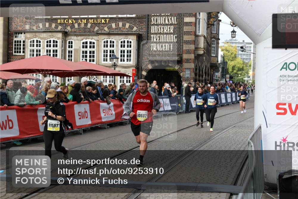 05.10.2025 - 20. swb-Marathon Bremen Yannick Fuchs http://msf.ph/oto/9253910 05.10.2025 11:14:54 Ziel 10602, 11448, 11557 meine-sportfotos.de