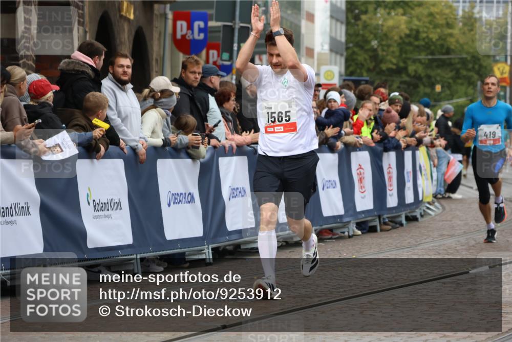 05.10.2025 - 20. swb-Marathon Bremen Strokosch-Dieckow http://msf.ph/oto/9253912 05.10.2025 12:51:52 Ziel 419, 1565 meine-sportfotos.de