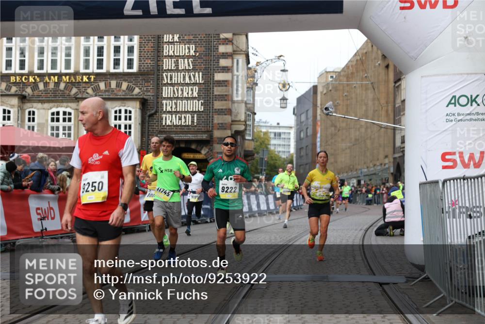 05.10.2025 - 20. swb-Marathon Bremen Yannick Fuchs http://msf.ph/oto/9253922 05.10.2025 10:45:46 Ziel 8000, 9200, 9222, 9250, 9709, 10053, 10639, 10682, 10792, 11678, 11745 meine-sportfotos.de