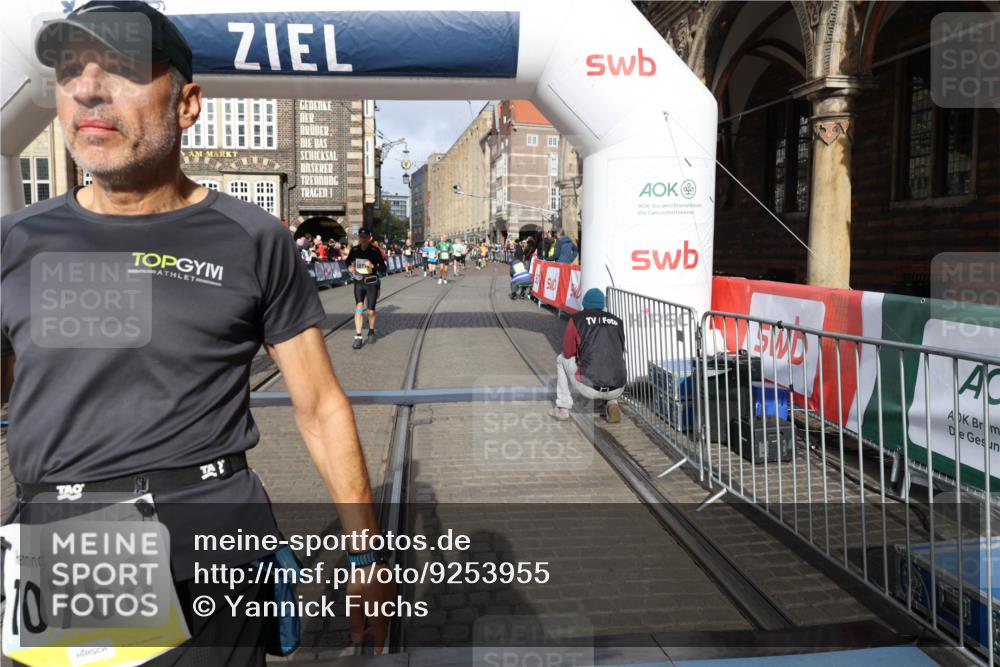 05.10.2025 - 20. swb-Marathon Bremen Yannick Fuchs http://msf.ph/oto/9253955 05.10.2025 10:54:44 Ziel 9367, 10174, 10178, 10296, 10768, 11045, 11089, 11321, 11694 meine-sportfotos.de