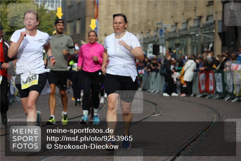 05.10.2025 - 20. swb-Marathon Bremen Strokosch-Dieckow http://msf.ph/oto/9253965 05.10.2025 11:02:02 Ziel 9324, 9426, 9536, 9686, 10301, 10508, 10855, 10879, 10887, 10944, 11014, 11459 meine-sportfotos.de