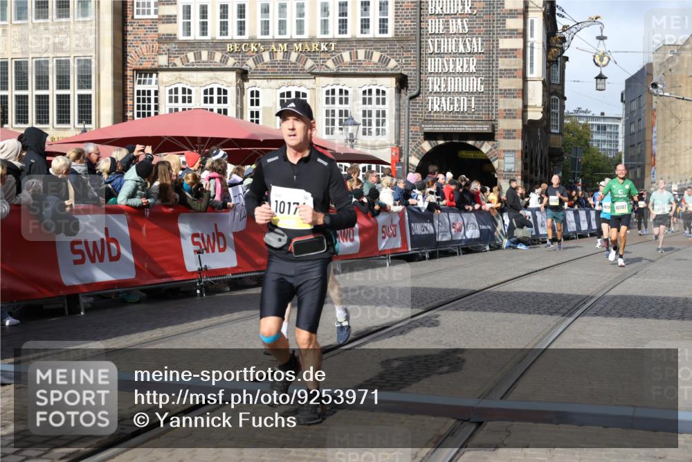 05.10.2025 - 20. swb-Marathon Bremen Yannick Fuchs http://msf.ph/oto/9253971 05.10.2025 10:54:45 Ziel 9367, 10174, 10178, 10296, 10768, 11045, 11089, 11321, 11694 meine-sportfotos.de