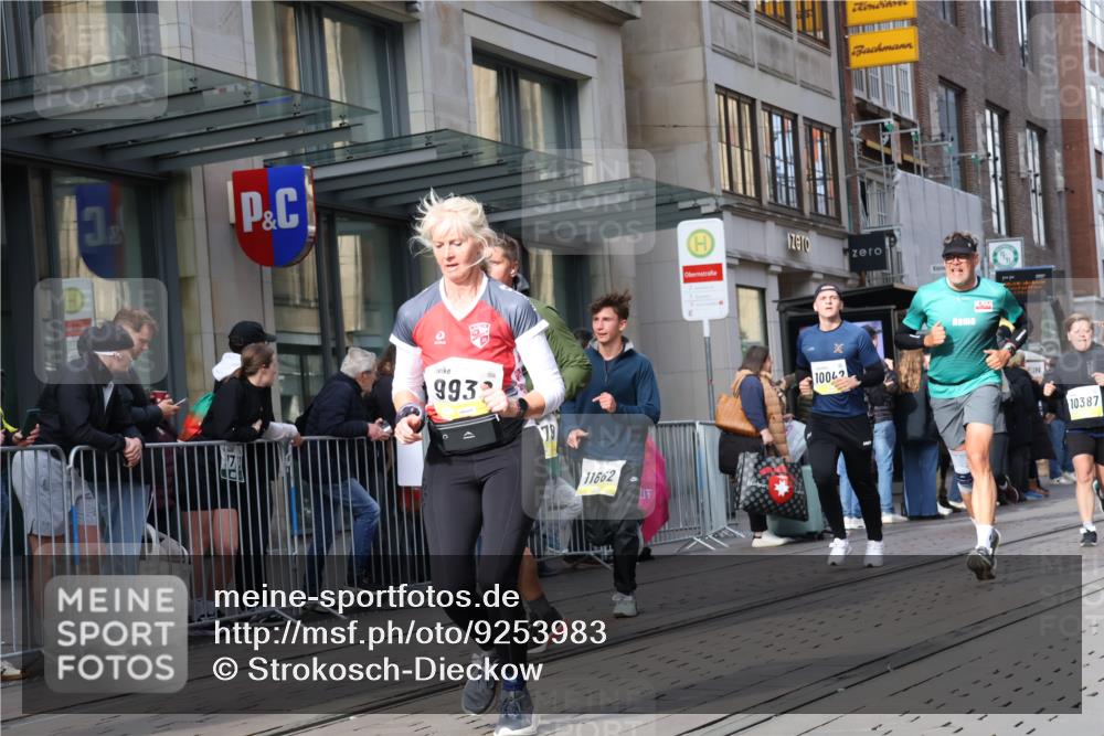 05.10.2025 - 20. swb-Marathon Bremen Strokosch-Dieckow http://msf.ph/oto/9253983 05.10.2025 10:56:07 Ziel 9258, 9424, 9547, 9783, 9790, 9886, 9932, 10005, 10008, 10028, 10042, 10179, 10191, 10196, 10387, 10424, 10546, 10590, 10648, 10971, 10992, 11100, 11253, 11260, 11364, 11475, 11554, 11571, 11662, 11691, 11723, 11741, 9258, 9424, 9547, 9783, 9790, 9886, 9932, 10005, 10008, 10028, 10042, 10179, 10191, 10196, 10387, 10424, 10546, 10590, 10648, 10971, 10992, 11100, 11253, 11260, 11364, 11475, 11554, 11571, 11662, 11691 meine-sportfotos.de
