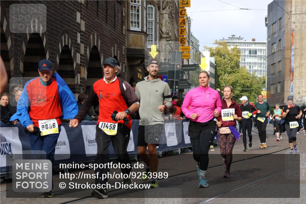 05.10.2025 - 20. swb-Marathon Bremen Strokosch-Dieckow http://msf.ph/oto/9253989 05.10.2025 11:02:05 Ziel 9324, 9363, 9426, 9536, 9686, 10301, 10508, 10855, 10879, 10887, 11014, 11454, 11459 meine-sportfotos.de