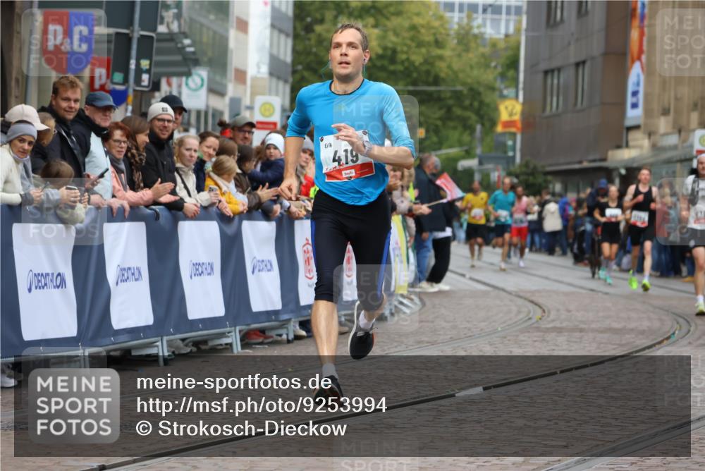 05.10.2025 - 20. swb-Marathon Bremen Strokosch-Dieckow http://msf.ph/oto/9253994 05.10.2025 12:51:54 Ziel 419, 838, 1565 meine-sportfotos.de