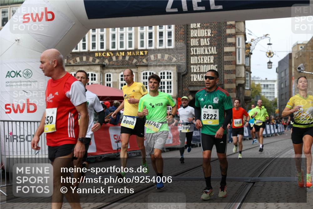 05.10.2025 - 20. swb-Marathon Bremen Yannick Fuchs http://msf.ph/oto/9254006 05.10.2025 10:45:47 Ziel 8000, 9200, 9222, 9250, 9709, 10053, 10639, 10682, 10792, 11678, 11745 meine-sportfotos.de