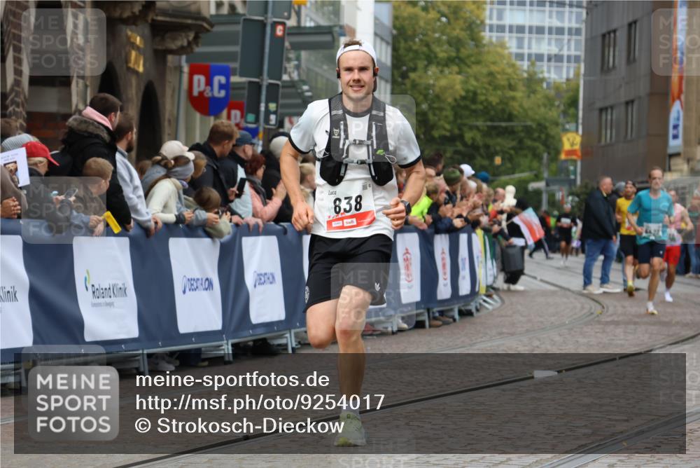 05.10.2025 - 20. swb-Marathon Bremen Strokosch-Dieckow http://msf.ph/oto/9254017 05.10.2025 12:52:02 Ziel 838, 900, 1360, 5423, 9080 meine-sportfotos.de