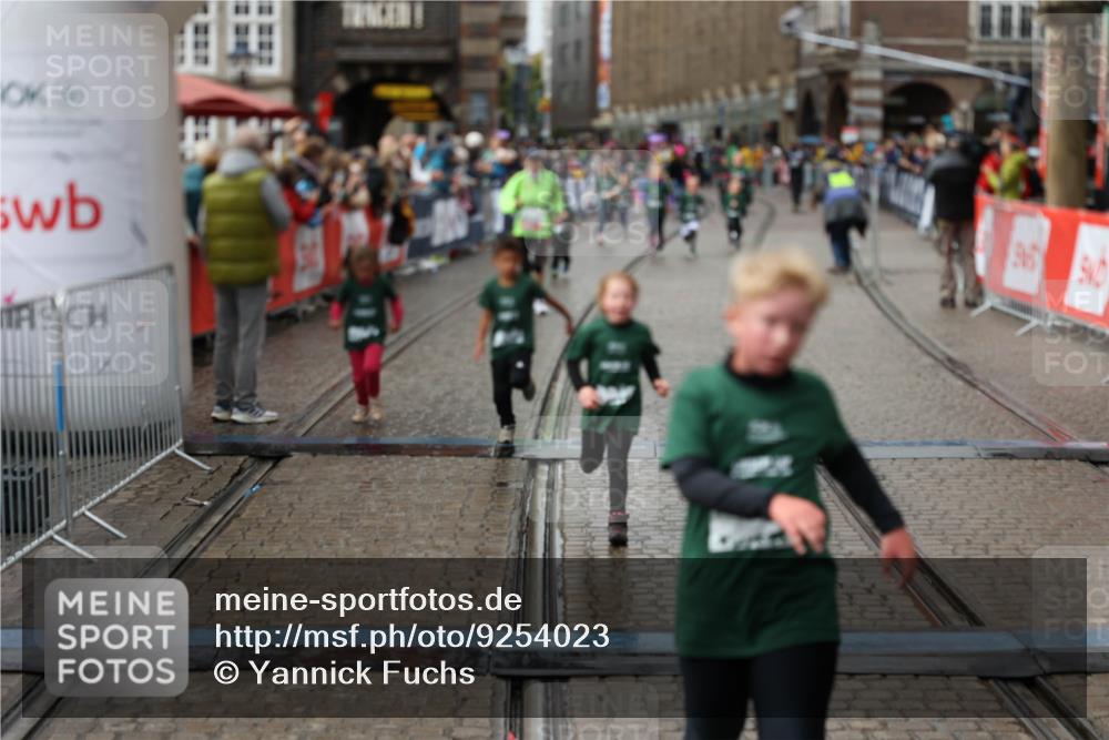 05.10.2025 - 20. swb-Marathon Bremen Yannick Fuchs http://msf.ph/oto/9254023 05.10.2025 15:22:18 Ziel 1335 meine-sportfotos.de