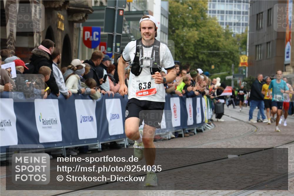 05.10.2025 - 20. swb-Marathon Bremen Strokosch-Dieckow http://msf.ph/oto/9254035 05.10.2025 12:52:02 Ziel 838, 900, 1360, 5423, 9080 meine-sportfotos.de