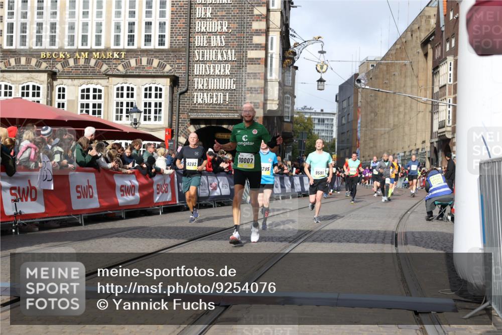 05.10.2025 - 20. swb-Marathon Bremen Yannick Fuchs http://msf.ph/oto/9254076 05.10.2025 10:54:48 Ziel 9282, 9295, 9591, 10007, 10174, 10296, 10768, 11321, 11694 meine-sportfotos.de