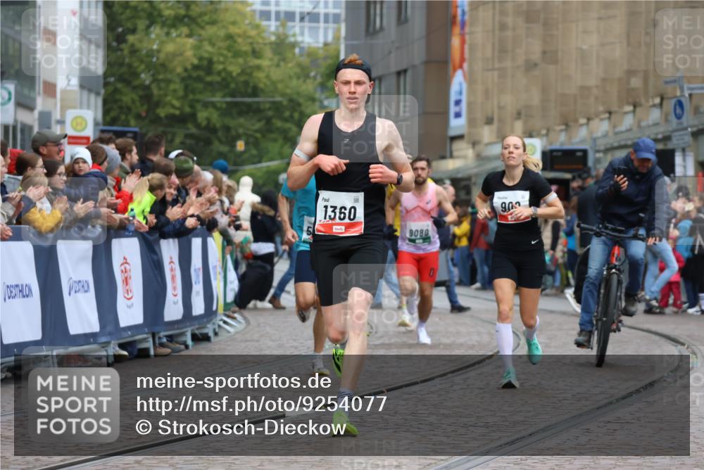05.10.2025 - 20. swb-Marathon Bremen Strokosch-Dieckow http://msf.ph/oto/9254077 05.10.2025 12:52:05 Ziel 838, 900, 1034, 1360, 5423, 9080 meine-sportfotos.de