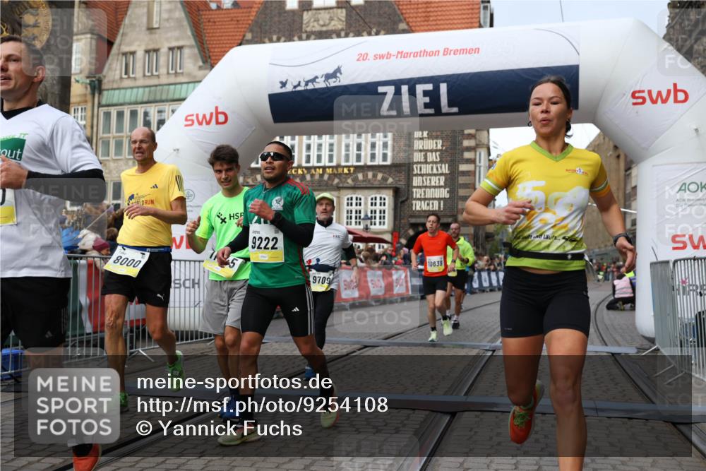 05.10.2025 - 20. swb-Marathon Bremen Yannick Fuchs http://msf.ph/oto/9254108 05.10.2025 10:45:49 Ziel 28, 8000, 9200, 9222, 9250, 9709, 10053, 10639, 10682, 10792, 11678, 11745 meine-sportfotos.de