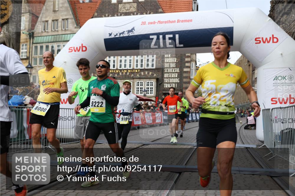 05.10.2025 - 20. swb-Marathon Bremen Yannick Fuchs http://msf.ph/oto/9254117 05.10.2025 10:45:49 Ziel 28, 8000, 9200, 9222, 9250, 9709, 10053, 10639, 10682, 10792, 11678, 11745 meine-sportfotos.de