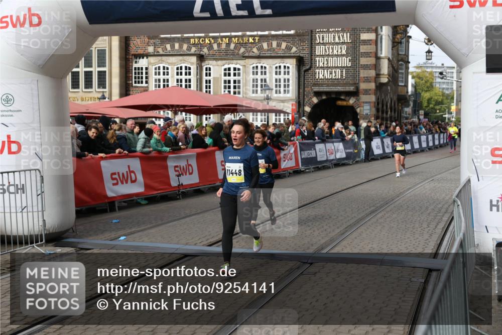 05.10.2025 - 20. swb-Marathon Bremen Yannick Fuchs http://msf.ph/oto/9254141 05.10.2025 11:14:57 Ziel 9303, 10602, 11448, 11557 meine-sportfotos.de