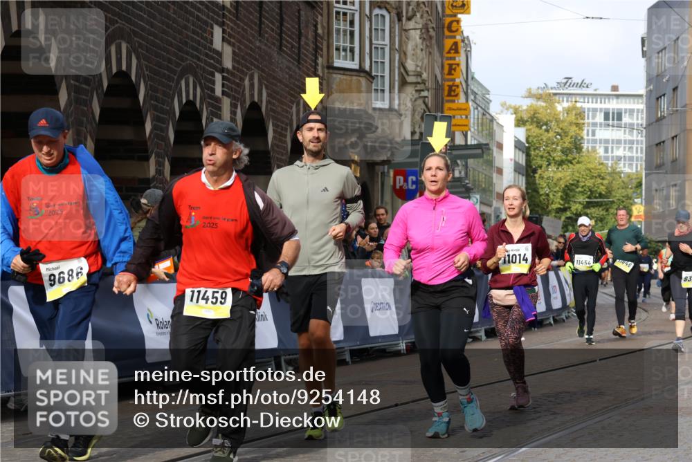 05.10.2025 - 20. swb-Marathon Bremen Strokosch-Dieckow http://msf.ph/oto/9254148 05.10.2025 11:02:06 Ziel 9324, 9363, 9426, 9686, 10301, 10508, 10855, 10879, 10887, 11014, 11454, 11459 meine-sportfotos.de
