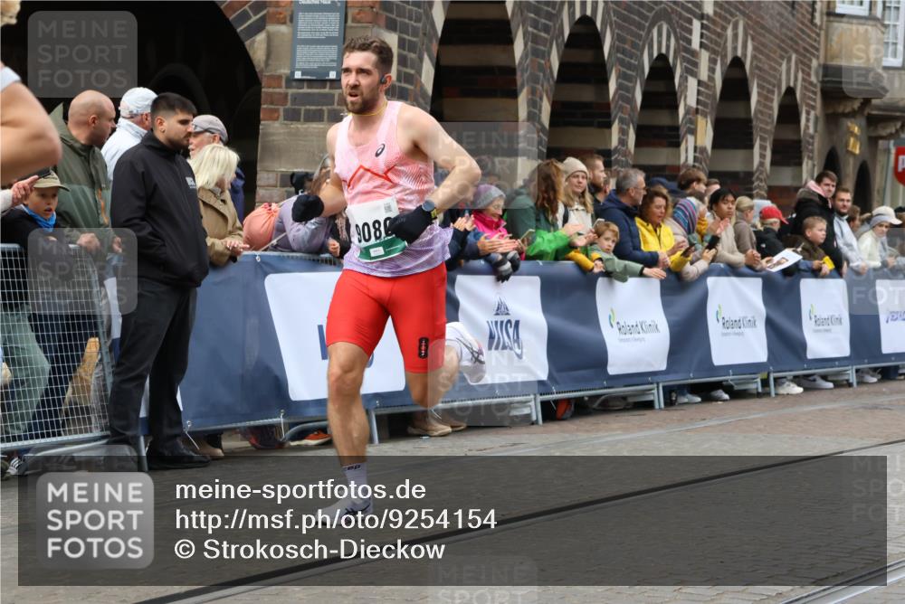 05.10.2025 - 20. swb-Marathon Bremen Strokosch-Dieckow http://msf.ph/oto/9254154 05.10.2025 12:52:12 Ziel 900, 1034, 9080 meine-sportfotos.de