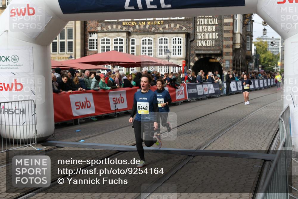05.10.2025 - 20. swb-Marathon Bremen Yannick Fuchs http://msf.ph/oto/9254164 05.10.2025 11:14:57 Ziel 9303, 10602, 11448, 11557 meine-sportfotos.de