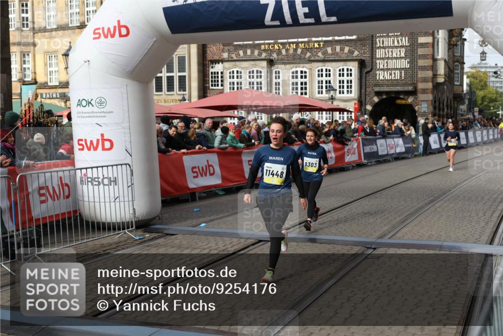 05.10.2025 - 20. swb-Marathon Bremen Yannick Fuchs http://msf.ph/oto/9254176 05.10.2025 11:14:57 Ziel 9303, 10602, 11448, 11557 meine-sportfotos.de