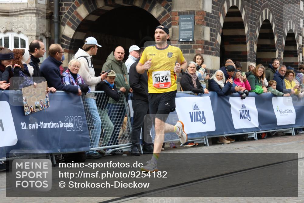 05.10.2025 - 20. swb-Marathon Bremen Strokosch-Dieckow http://msf.ph/oto/9254182 05.10.2025 12:52:15 Ziel 1000, 1034 meine-sportfotos.de