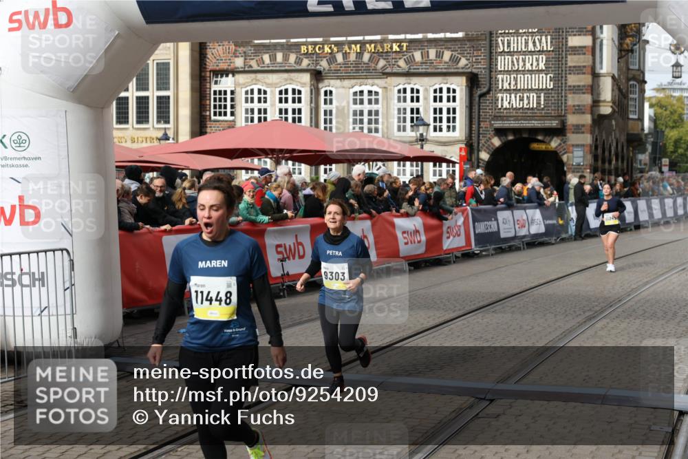 05.10.2025 - 20. swb-Marathon Bremen Yannick Fuchs http://msf.ph/oto/9254209 05.10.2025 11:14:58 Ziel 9303, 10602, 11448, 11557 meine-sportfotos.de