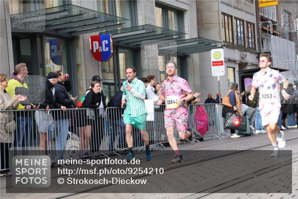 05.10.2025 - 20. swb-Marathon Bremen Strokosch-Dieckow http://msf.ph/oto/9254210 05.10.2025 10:56:14 Ziel 8118, 9266, 9424, 9547, 9783, 9790, 9886, 9932, 10005, 10008, 10028, 10042, 10059, 10179, 10191, 10387, 10424, 10546, 10590, 10644, 10648, 10683, 10971, 11100, 11253, 11260, 11426, 11475, 11571, 11662, 11691, 11723, 11734, 8118, 9266, 9424, 9547, 9783, 9790, 9886, 9932, 10005, 10008, 10028, 10042, 10059, 10179, 10191, 10387, 10424, 10546, 10590, 10644, 10648, 10683, 10971, 11100, 11253, 11260, 11426, 11475, 11571, 11662, 11691, 11734 meine-sportfotos.de
