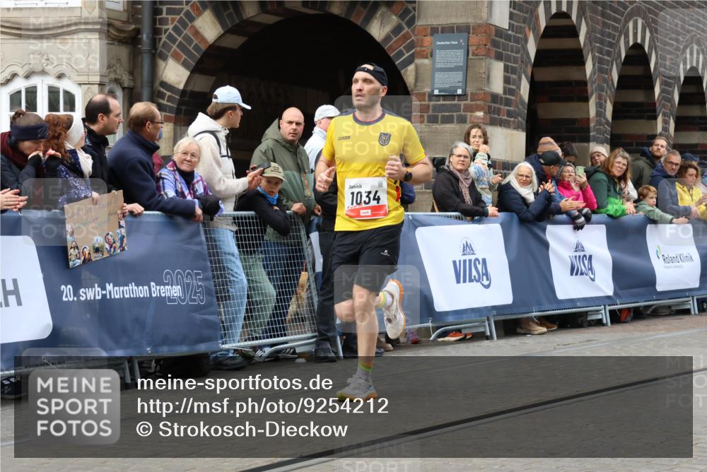 05.10.2025 - 20. swb-Marathon Bremen Strokosch-Dieckow http://msf.ph/oto/9254212 05.10.2025 12:52:15 Ziel 1000, 1034 meine-sportfotos.de