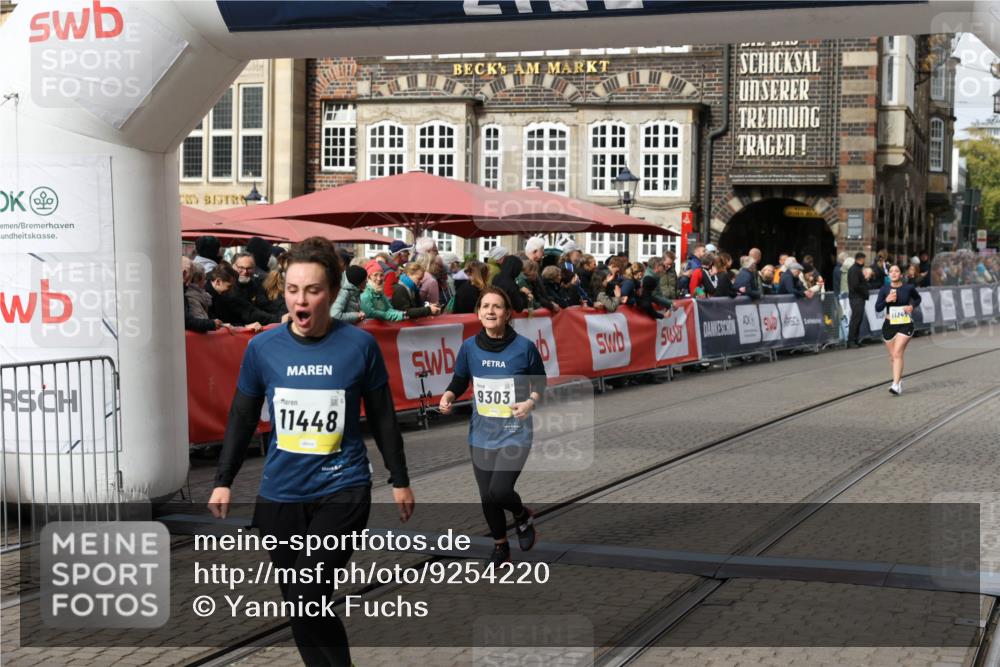 05.10.2025 - 20. swb-Marathon Bremen Yannick Fuchs http://msf.ph/oto/9254220 05.10.2025 11:14:58 Ziel 9303, 10602, 11448, 11557 meine-sportfotos.de