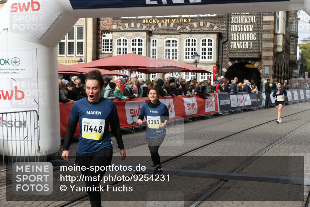 05.10.2025 - 20. swb-Marathon Bremen Yannick Fuchs http://msf.ph/oto/9254231 05.10.2025 11:14:58 Ziel 9303, 10602, 11448, 11557 meine-sportfotos.de