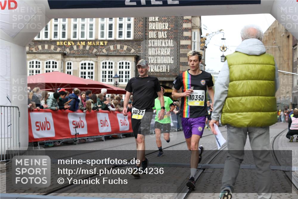 05.10.2025 - 20. swb-Marathon Bremen Yannick Fuchs http://msf.ph/oto/9254236 05.10.2025 10:45:54 Ziel 28, 9709, 9960, 10350, 10639, 10792, 10823 meine-sportfotos.de
