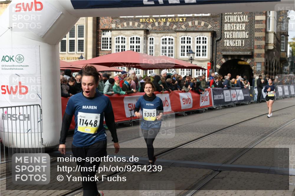 05.10.2025 - 20. swb-Marathon Bremen Yannick Fuchs http://msf.ph/oto/9254239 05.10.2025 11:14:58 Ziel 9303, 10602, 11448, 11557 meine-sportfotos.de