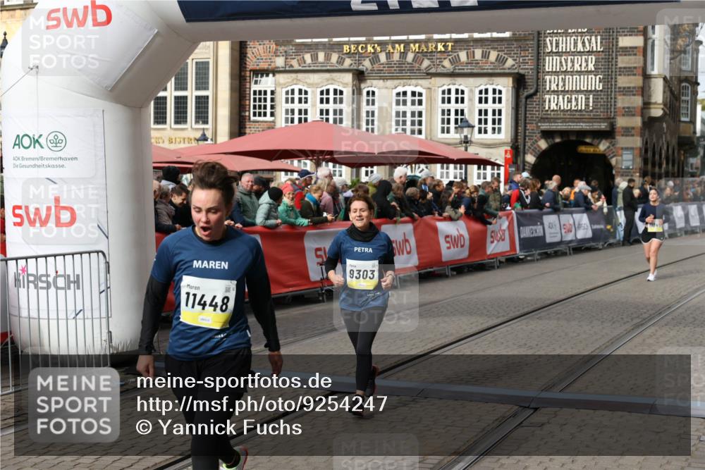 05.10.2025 - 20. swb-Marathon Bremen Yannick Fuchs http://msf.ph/oto/9254247 05.10.2025 11:14:58 Ziel 9303, 10602, 11448, 11557 meine-sportfotos.de
