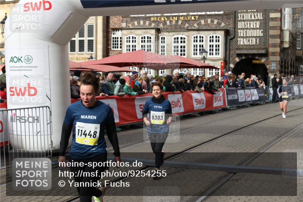 05.10.2025 - 20. swb-Marathon Bremen Yannick Fuchs http://msf.ph/oto/9254255 05.10.2025 11:14:58 Ziel 9303, 10602, 11448, 11557 meine-sportfotos.de