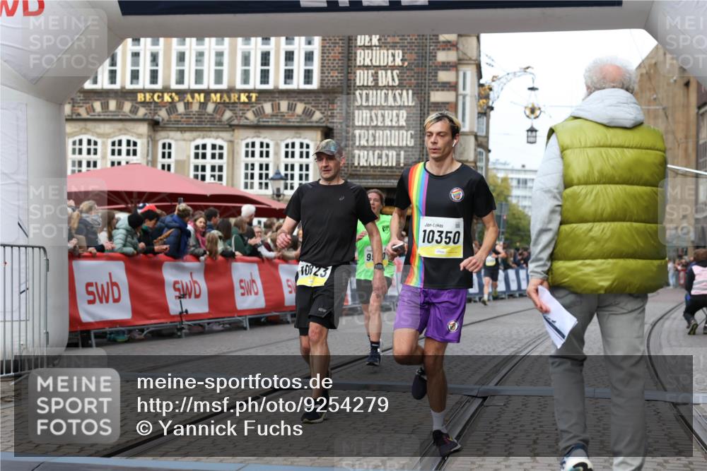 05.10.2025 - 20. swb-Marathon Bremen Yannick Fuchs http://msf.ph/oto/9254279 05.10.2025 10:45:54 Ziel 28, 9709, 9960, 10350, 10639, 10792, 10823 meine-sportfotos.de