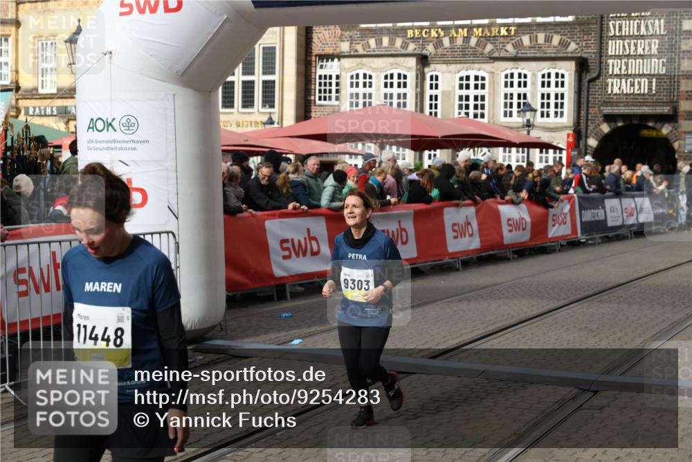 05.10.2025 - 20. swb-Marathon Bremen Yannick Fuchs http://msf.ph/oto/9254283 05.10.2025 11:14:59 Ziel 9303, 10602, 11448, 11557 meine-sportfotos.de