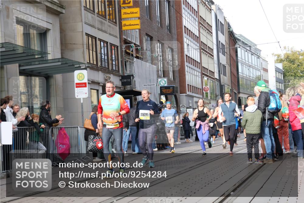 05.10.2025 - 20. swb-Marathon Bremen Strokosch-Dieckow http://msf.ph/oto/9254284 05.10.2025 10:56:17 Ziel 8118, 9188, 9266, 9424, 9547, 9783, 9790, 9886, 9932, 10005, 10008, 10042, 10059, 10145, 10179, 10387, 10546, 10644, 10648, 10683, 10845, 10971, 11100, 11253, 11260, 11426, 11475, 11571, 11675, 11691, 11723, 11734, 8118, 9188, 9266, 9424, 9547, 9783, 9790, 9886, 9932, 10005, 10008, 10042, 10059, 10145, 10179, 10387, 10546, 10644, 10648, 10683, 10845, 10971, 11100, 11253, 11260, 11426, 11475, 11571, 11675, 11691, 11734 meine-sportfotos.de