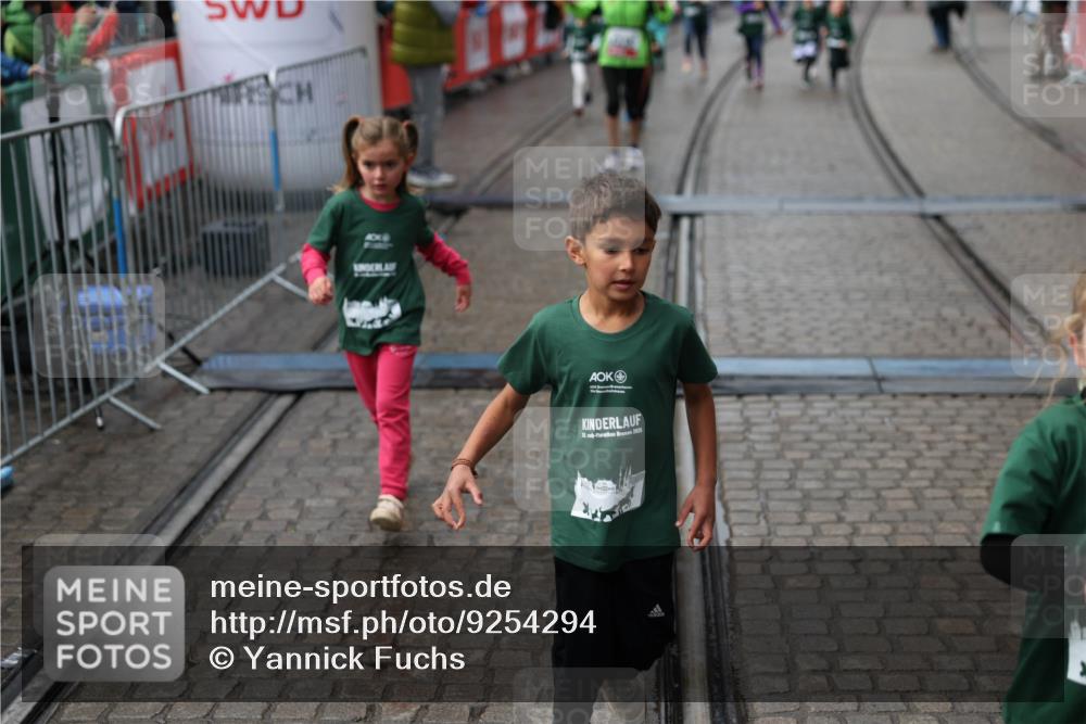 05.10.2025 - 20. swb-Marathon Bremen Yannick Fuchs http://msf.ph/oto/9254294 05.10.2025 15:22:21 Ziel 1335 meine-sportfotos.de