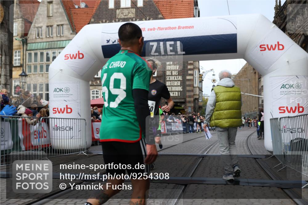 05.10.2025 - 20. swb-Marathon Bremen Yannick Fuchs http://msf.ph/oto/9254308 05.10.2025 10:45:55 Ziel 28, 9709, 9960, 10350, 10639, 10792, 10823 meine-sportfotos.de