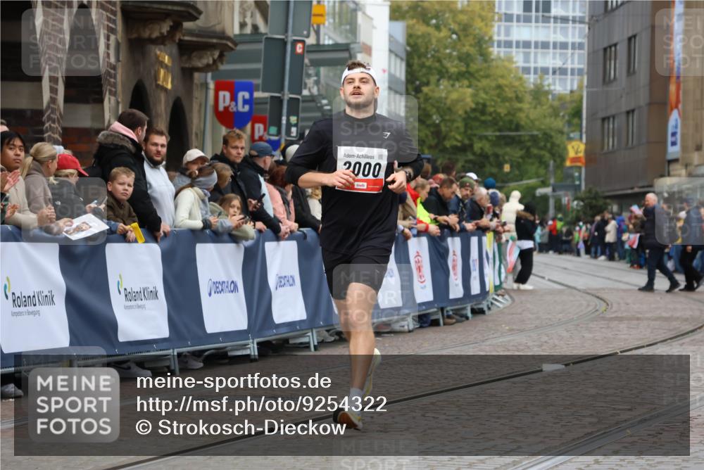05.10.2025 - 20. swb-Marathon Bremen Strokosch-Dieckow http://msf.ph/oto/9254322 05.10.2025 12:52:25 Ziel 1000, 2000 meine-sportfotos.de