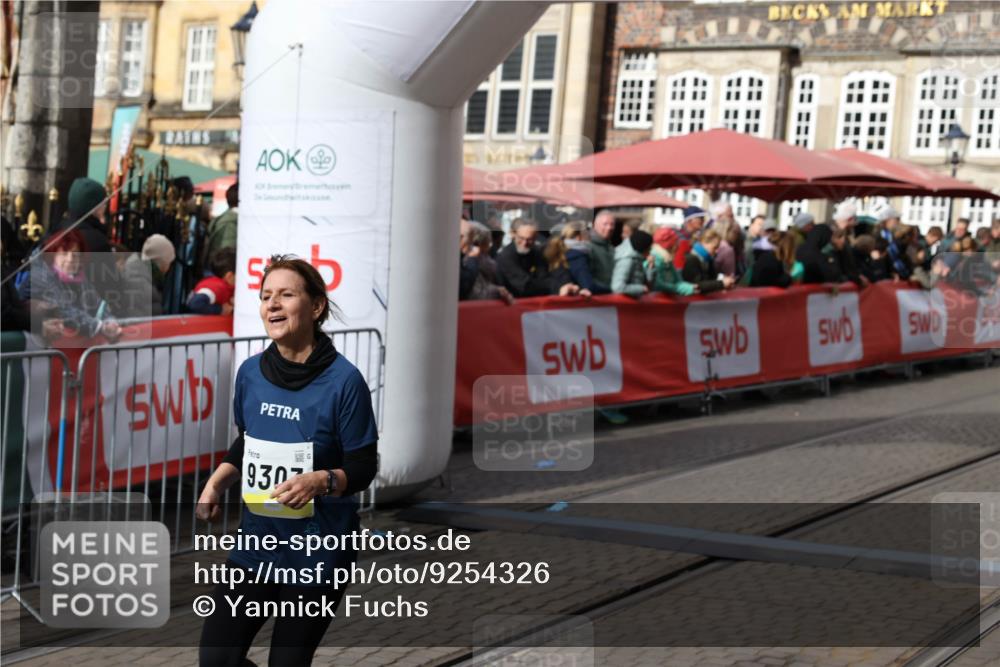 05.10.2025 - 20. swb-Marathon Bremen Yannick Fuchs http://msf.ph/oto/9254326 05.10.2025 11:15:00 Ziel 9303, 10602, 11345, 11448, 11557, 11607 meine-sportfotos.de