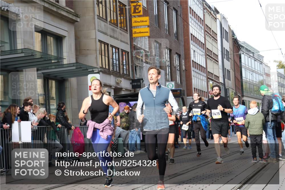 05.10.2025 - 20. swb-Marathon Bremen Strokosch-Dieckow http://msf.ph/oto/9254328 05.10.2025 10:56:20 Ziel 8118, 9188, 9266, 9547, 9790, 9886, 10005, 10008, 10042, 10059, 10145, 10179, 10387, 10546, 10644, 10648, 10683, 10845, 10924, 10971, 11100, 11253, 11260, 11426, 11475, 11571, 11675, 11691, 11734, 8118, 9188, 9266, 9547, 9790, 9886, 10005, 10008, 10042, 10059, 10145, 10179, 10387, 10546, 10644, 10648, 10683, 10845, 10924, 10971, 11100, 11253, 11260, 11426, 11475, 11571, 11675, 11691, 11734 meine-sportfotos.de
