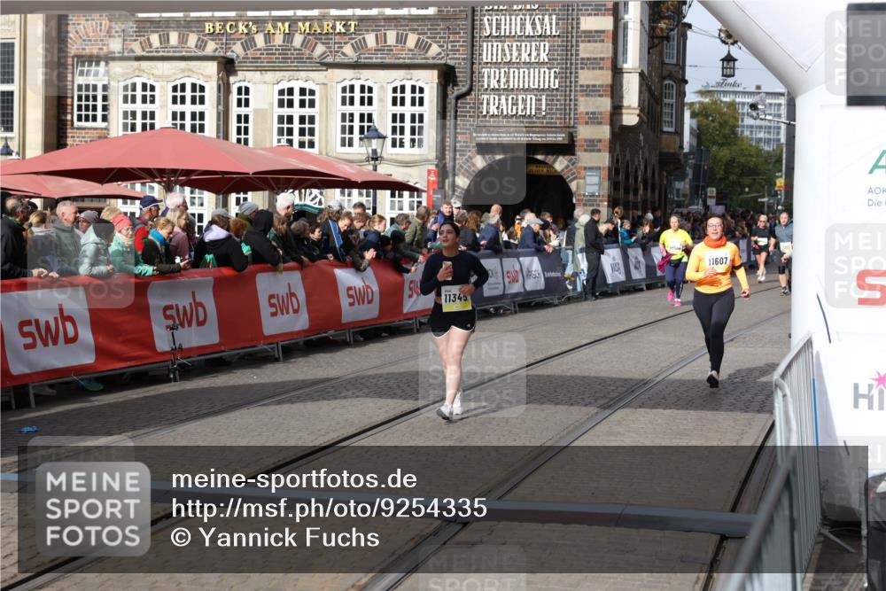 05.10.2025 - 20. swb-Marathon Bremen Yannick Fuchs http://msf.ph/oto/9254335 05.10.2025 11:15:01 Ziel 9303, 10602, 11345, 11448, 11557, 11607 meine-sportfotos.de