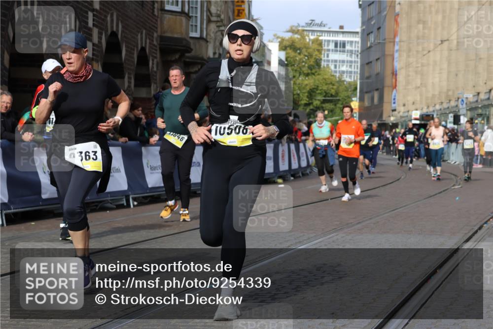 05.10.2025 - 20. swb-Marathon Bremen Strokosch-Dieckow http://msf.ph/oto/9254339 05.10.2025 11:02:11 Ziel 9363, 10130, 10508, 11014, 11340, 11454, 11646 meine-sportfotos.de