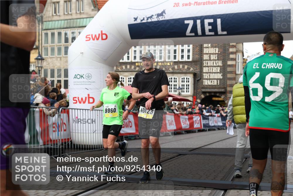 05.10.2025 - 20. swb-Marathon Bremen Yannick Fuchs http://msf.ph/oto/9254340 05.10.2025 10:45:56 Ziel 28, 9285, 9960, 10350, 10792, 10823 meine-sportfotos.de
