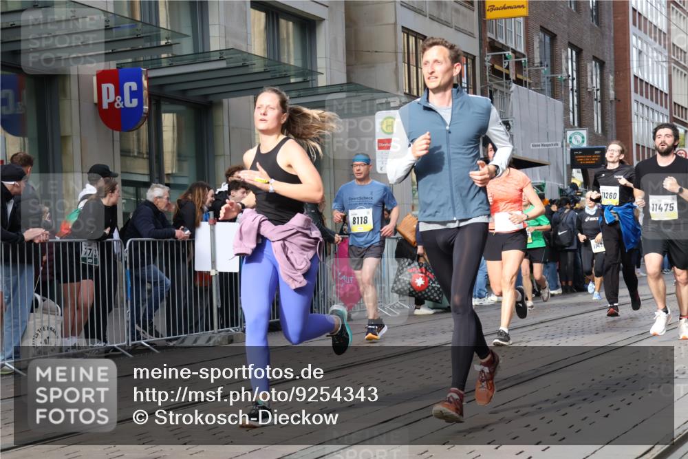 05.10.2025 - 20. swb-Marathon Bremen Strokosch-Dieckow http://msf.ph/oto/9254343 05.10.2025 10:56:21 Ziel 8118, 9188, 9266, 9547, 9669, 9790, 9886, 10005, 10008, 10042, 10059, 10145, 10179, 10644, 10648, 10683, 10845, 10924, 10971, 11100, 11253, 11260, 11274, 11426, 11475, 11571, 11675, 11691, 11734, 8118, 9188, 9266, 9547, 9669, 9790, 9886, 10005, 10008, 10042, 10059, 10145, 10179, 10644, 10648, 10683, 10845, 10924, 10971, 11100, 11253, 11260, 11274, 11426, 11475, 11571, 11675, 11691, 11734 meine-sportfotos.de