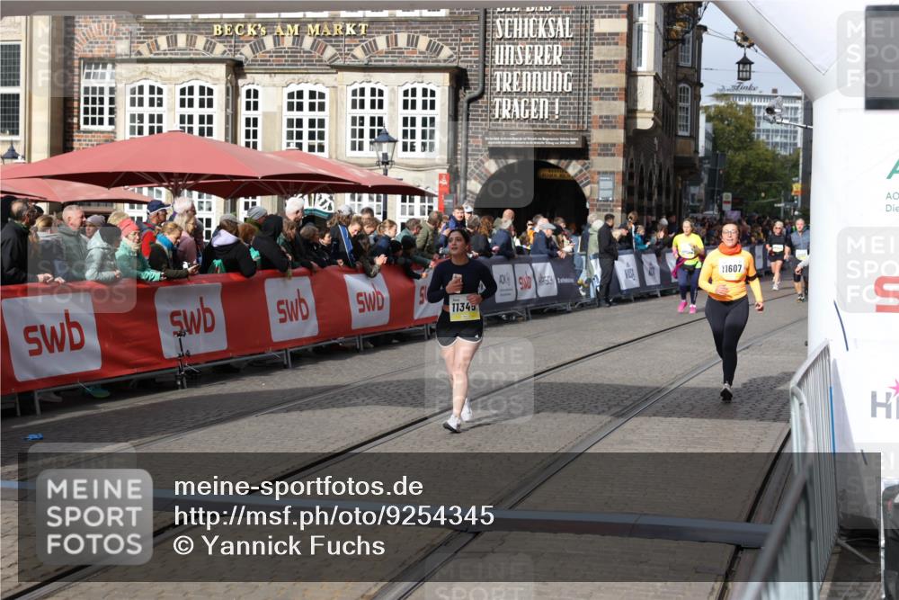 05.10.2025 - 20. swb-Marathon Bremen Yannick Fuchs http://msf.ph/oto/9254345 05.10.2025 11:15:02 Ziel 9303, 11345, 11448, 11607 meine-sportfotos.de