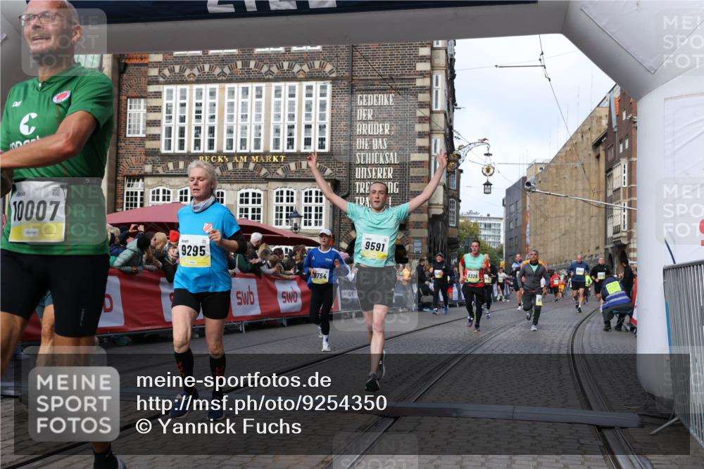05.10.2025 - 20. swb-Marathon Bremen Yannick Fuchs http://msf.ph/oto/9254350 05.10.2025 10:54:51 Ziel 8326, 9282, 9295, 9591, 9754, 9776, 10007, 10174, 11321, 11694 meine-sportfotos.de