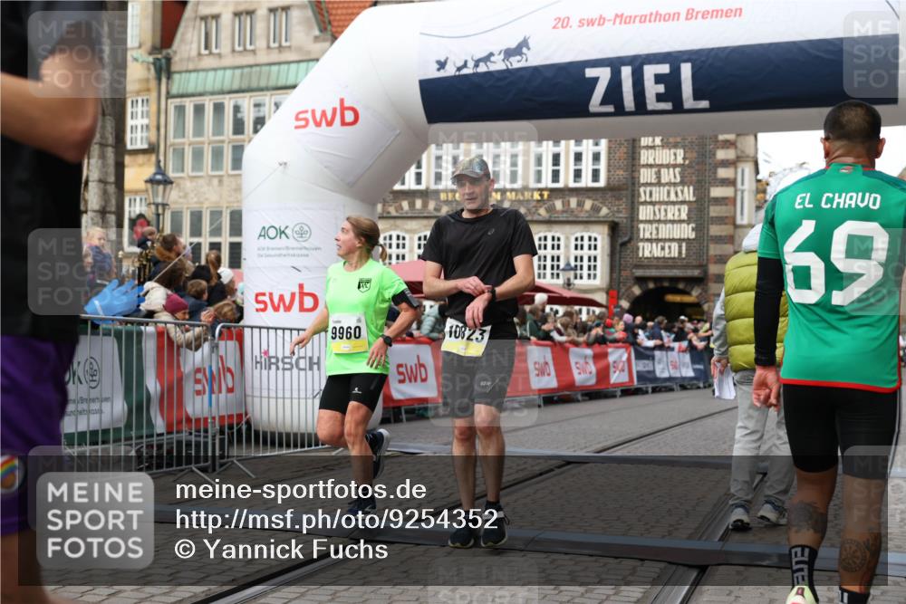 05.10.2025 - 20. swb-Marathon Bremen Yannick Fuchs http://msf.ph/oto/9254352 05.10.2025 10:45:56 Ziel 28, 9285, 9960, 10350, 10792, 10823 meine-sportfotos.de