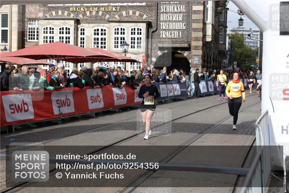 05.10.2025 - 20. swb-Marathon Bremen Yannick Fuchs http://msf.ph/oto/9254356 05.10.2025 11:15:02 Ziel 9303, 11345, 11448, 11607 meine-sportfotos.de