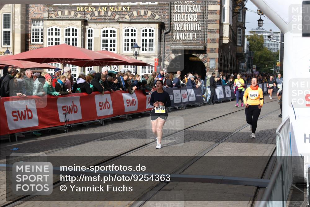 05.10.2025 - 20. swb-Marathon Bremen Yannick Fuchs http://msf.ph/oto/9254363 05.10.2025 11:15:02 Ziel 9303, 11345, 11448, 11607 meine-sportfotos.de