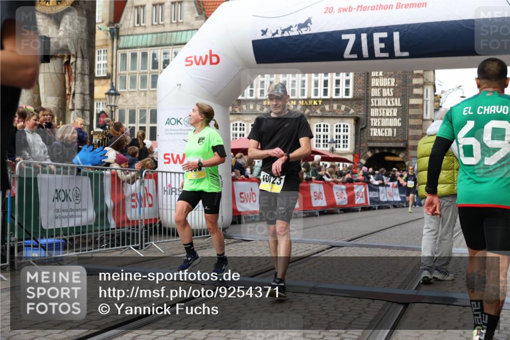 05.10.2025 - 20. swb-Marathon Bremen Yannick Fuchs http://msf.ph/oto/9254371 05.10.2025 10:45:56 Ziel 28, 9285, 9960, 10350, 10792, 10823 meine-sportfotos.de